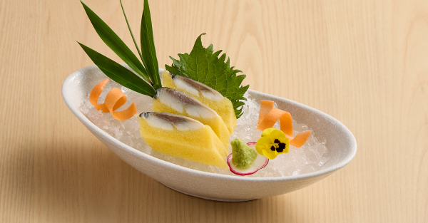 SASHIMI CÁ TRÍCH TRỨNG VÀNG